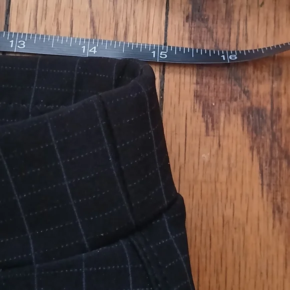 Kay Unger NY - Women's Black, Striped Pull On Skinny Stretch Pants. Size Medium - Picture 6 of 9